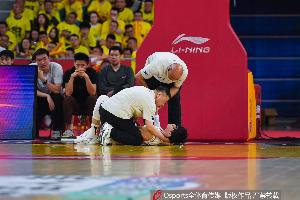 开云电子-媒体人：山西啦啦队负责人说曾凡博摔倒是装的 没看到刘传兴道歉