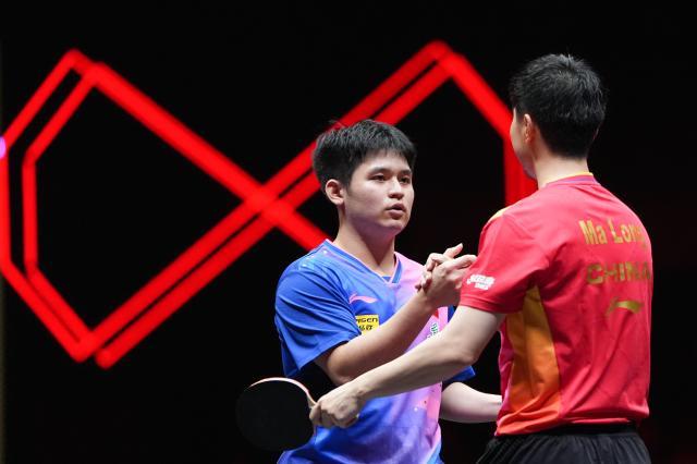 1728231655054055312.jpg (体育)(19)乒乓球——WTT中国大满贯:林诗栋夺冠XxjpseC007243_20241006_PEPFN0A001.jpg